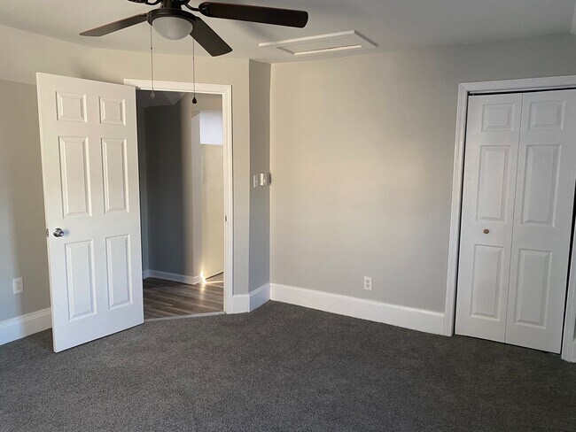 Building Photo - Newly Renovated 2 Bedroom Apartment