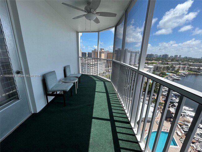 Building Photo - 100 Golden Isles Dr