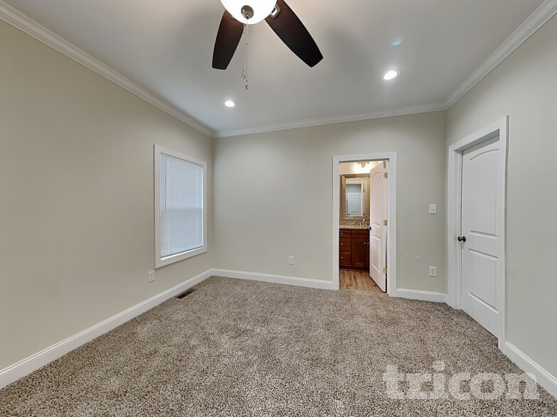 Building Photo - 210 Wildwood Loop