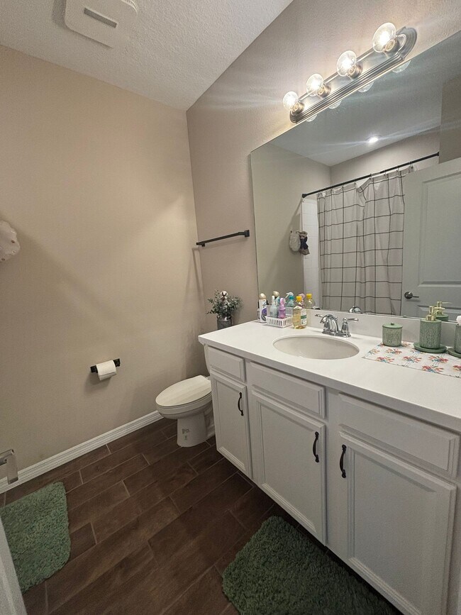 Building Photo - 6331 Laurelcrest Gln