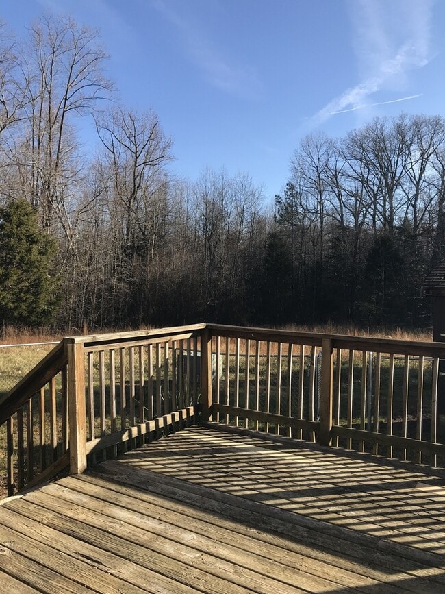 Building Photo - King George Spacious 2 Bedroom End Unit Townhouse