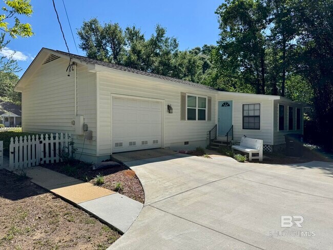 Building Photo - 382 Pecan Ave