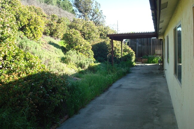 Building Photo - Great home with views of Sweetwater and Spring Valley mountains