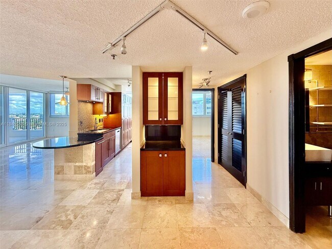 Building Photo - 6422 Collins Ave
