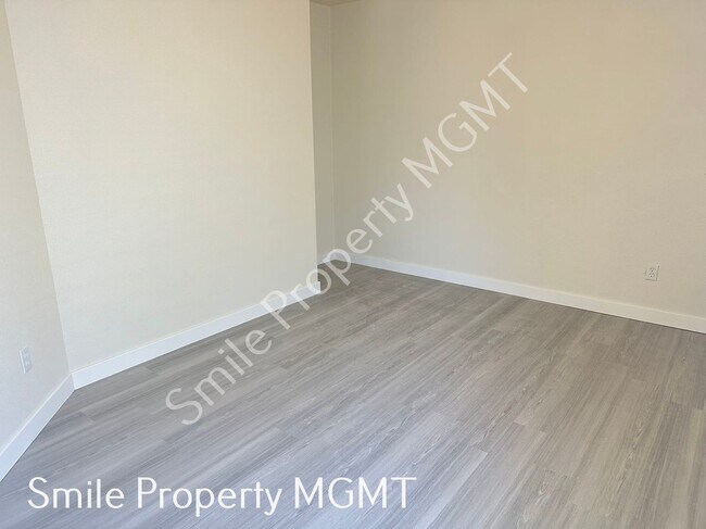Building Photo - A beautiful 2-story townhouse attached with a single car garage!