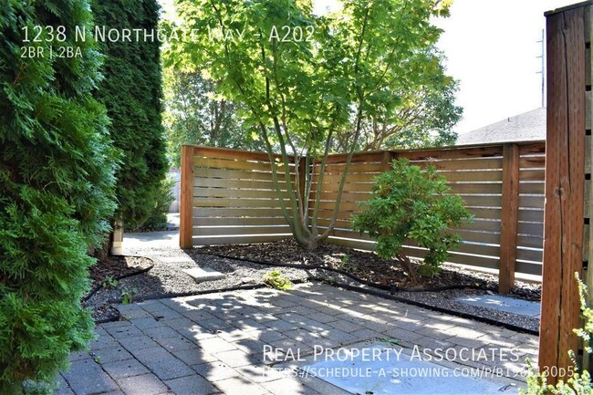 Building Photo - Modern Townhouse near Northgate