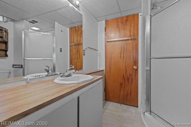 Building Photo - 25152 Fairway Dr
