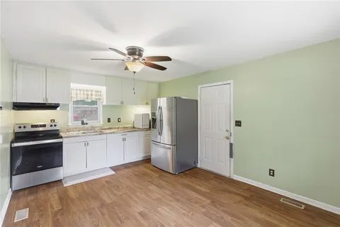 Building Photo - 700 Woodmont Cir