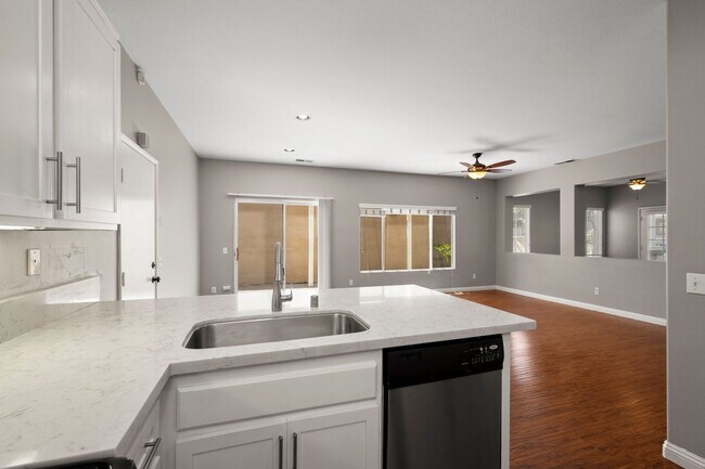 Building Photo - Gorgeous 3 Bedroom Chula Vista Home!