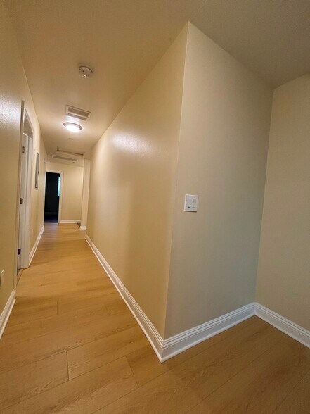 Building Photo - 522 W 51st St