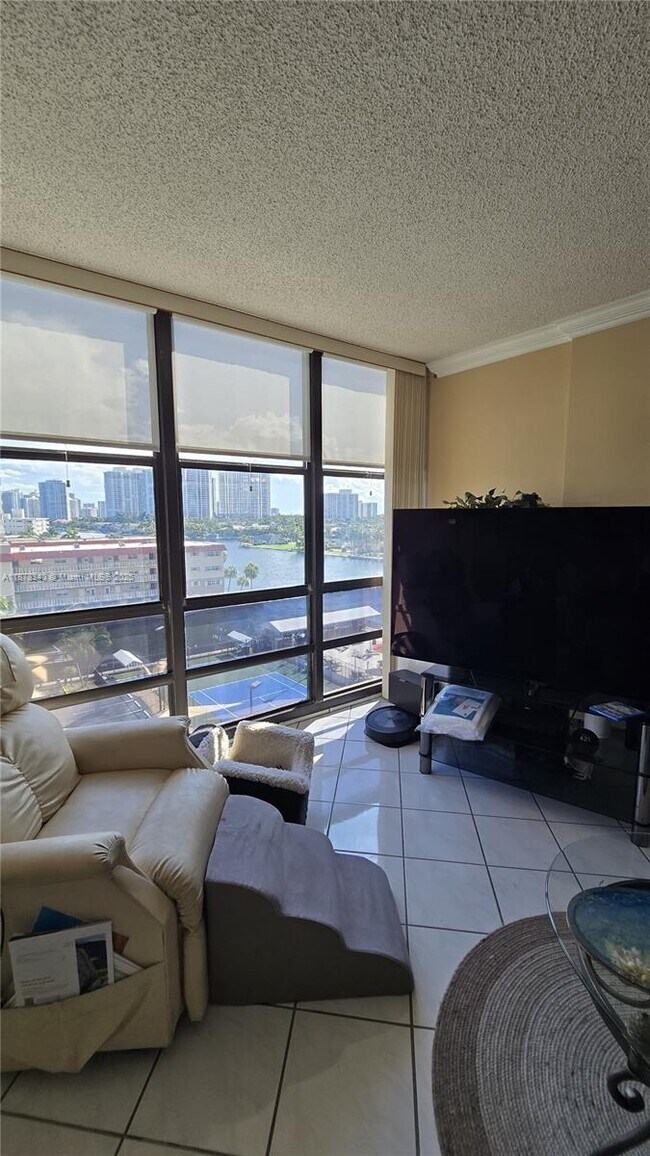 Building Photo - 2017 S Ocean Dr