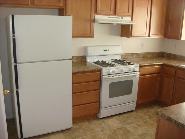 Building Photo - 608 N Robles St