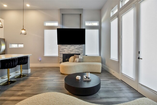 Building Photo - 811 Paul Quinn St