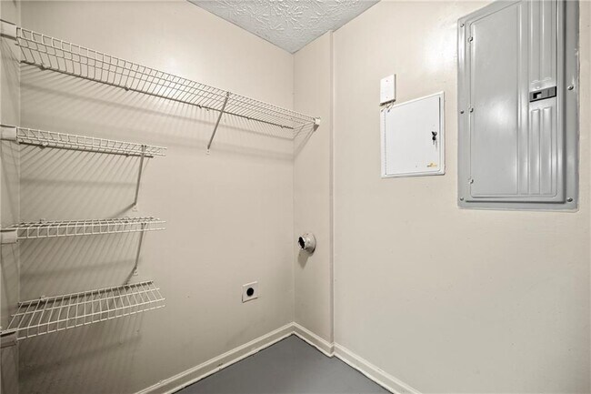 Building Photo - 9202 Fairington Ridge Cir