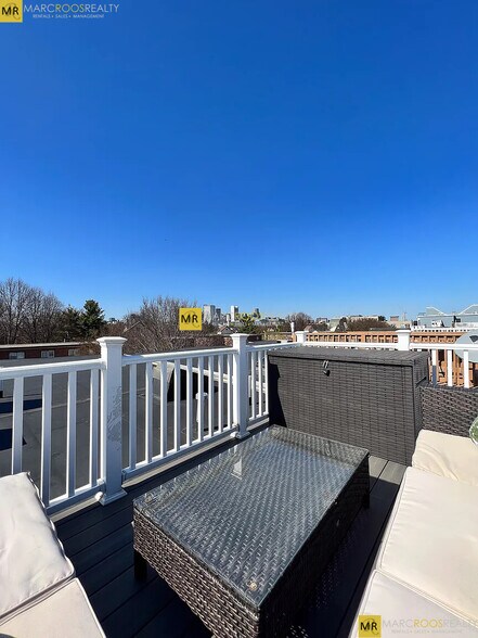 Building Photo - 153 D St