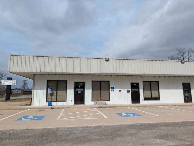 Building Photo - 307 S Adair St