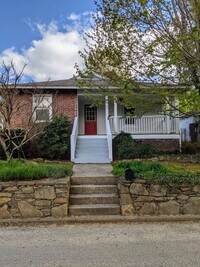 Building Photo - Swannanoa Bungalow!