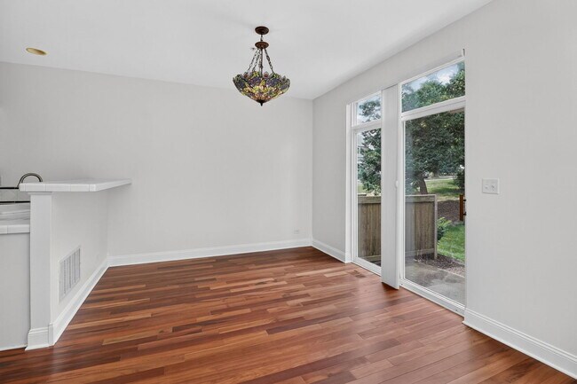 Building Photo - 207 Tanglewood Dr