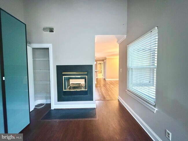 Building Photo - 13407 Shady Knoll Dr