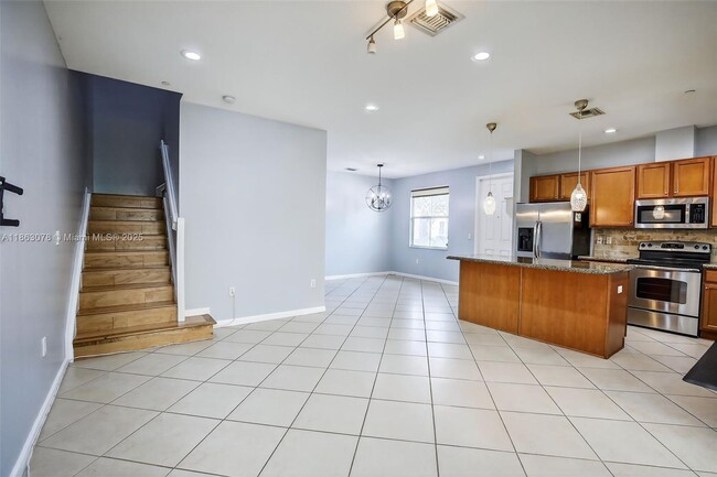 Building Photo - 2938 St Thomas Dr