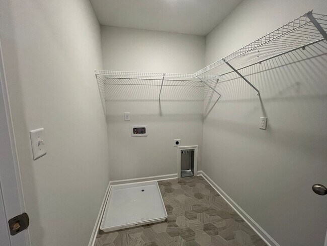 Building Photo - 967 Horse Mountain Rd