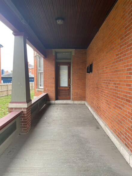 Building Photo - 65 Smith Pl