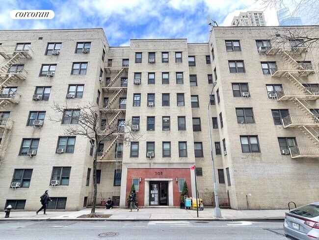 Building Photo - 305 W 52nd St