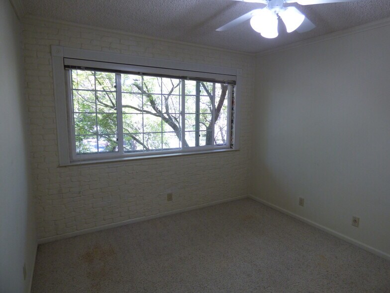2nd Bedroom - 6016 S Land Park Dr
