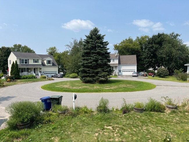 Building Photo - Rare Find Single Family Home in South Port...