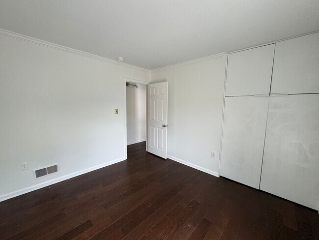 Building Photo - Relaxing 3 Bed 2.5 Bath Single Family Home...