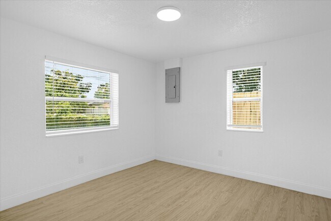 Building Photo - 812 W Miller St