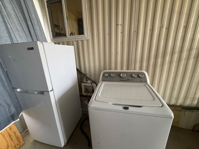 Building Photo - 1 BR Cozy Mobile near River,