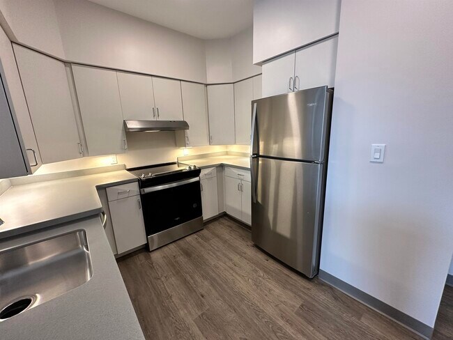 Building Photo - 409 Elm St