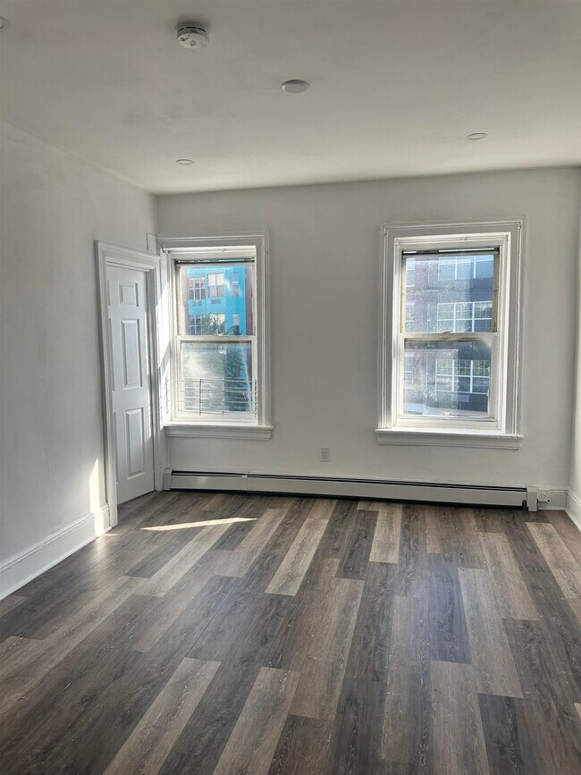 Building Photo - 340 2ND St