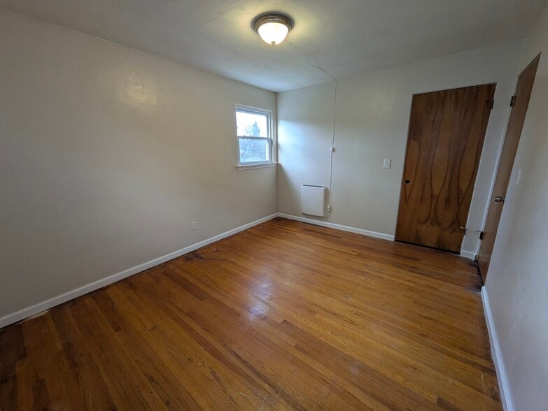 Building Photo - 617 June St