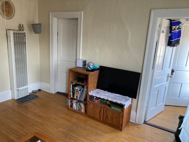 Building Photo - 2951-51A N Fratney St