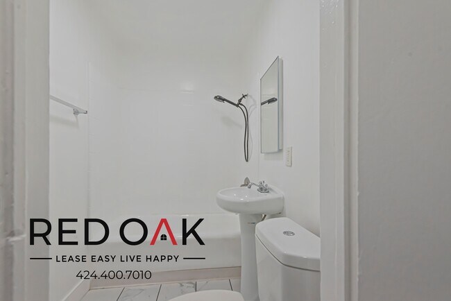 Building Photo - 854 S Oxford Ave