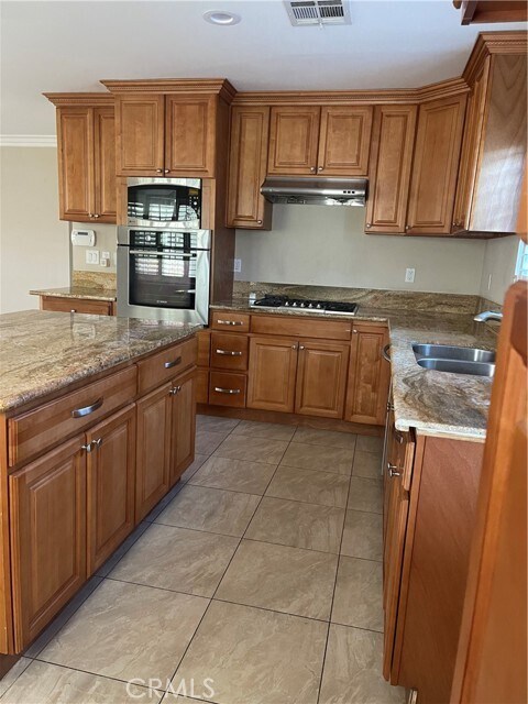 Building Photo - 10140 W Live Oak Ave