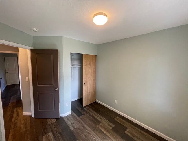 Building Photo - Charming 3 Bed/2 Bath Rambler in NE Tacoma — Cul-de-Sac Living with a Fenced Yard