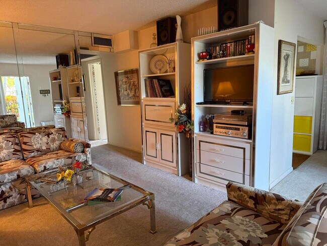 Building Photo - 132 Newport I