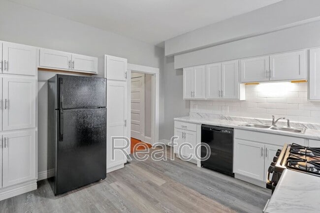 Building Photo - 1458 Bryden Rd