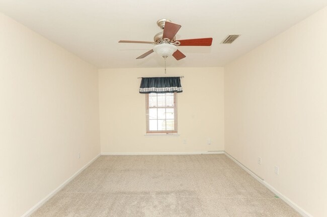 Building Photo - Spacious 4BR Home with a Fenced Yard & Jetted Tub