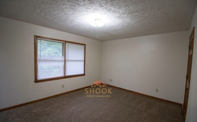 Building Photo - Move-in Special! Move in before the end of January and receive 50% OFF February’s rent! Large 3 B...