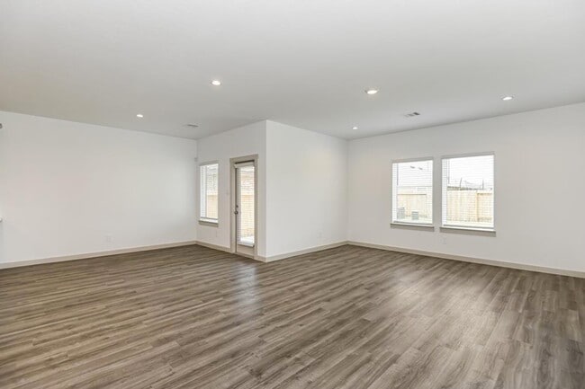 Building Photo - 7918 Brumly Ln