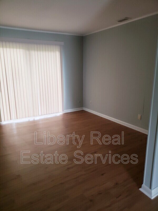 Building Photo - 991 Live Oak Dr