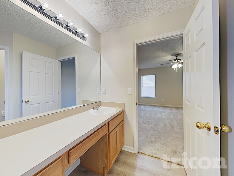 Building Photo - 585 Fallen Timbers Dr