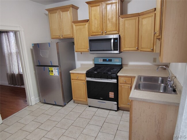 Building Photo - 3246 S Big Bend Blvd