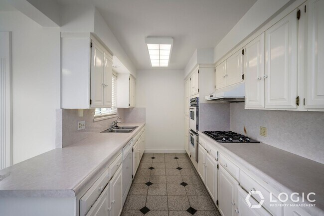 Building Photo - 4220 S Fortuna Way