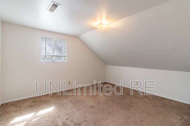 Building Photo - 611 W Grand Canyon Ave