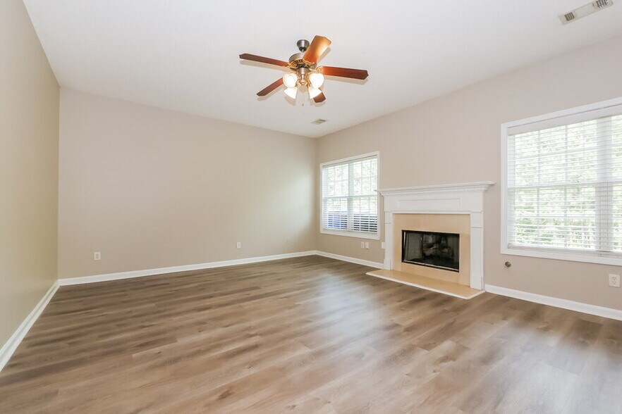 Building Photo - 440 The Gables Dr